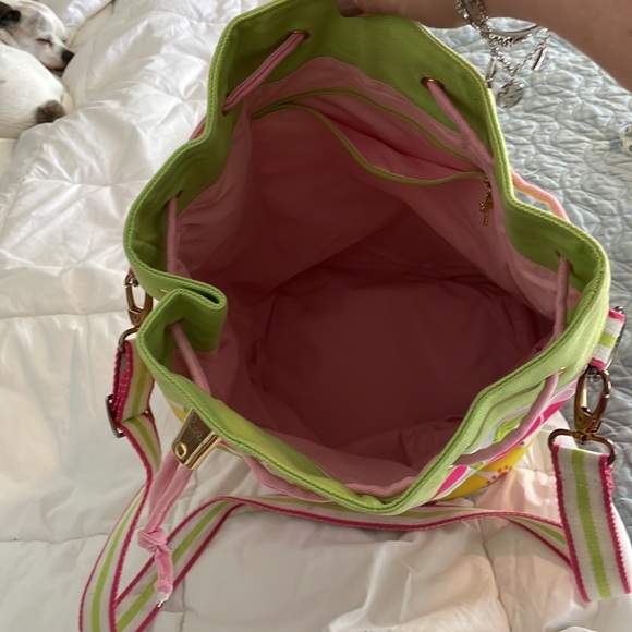 Lilly Pulitzer bucket bag with gorgeous flowers - Picture 4 of 7